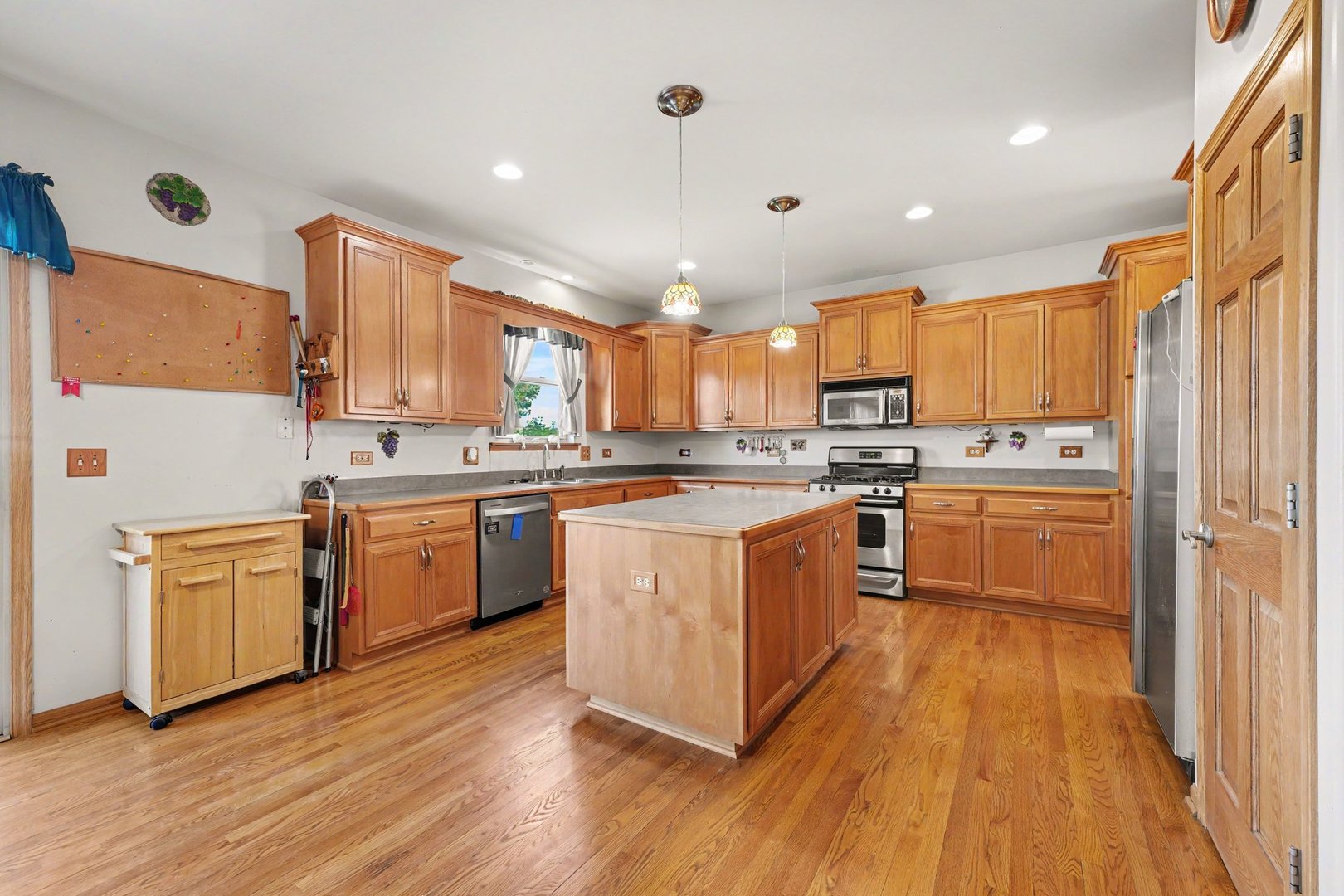 15488 Ridgefield Drive Manhattan, IL 60442 - Photo 5 of 32