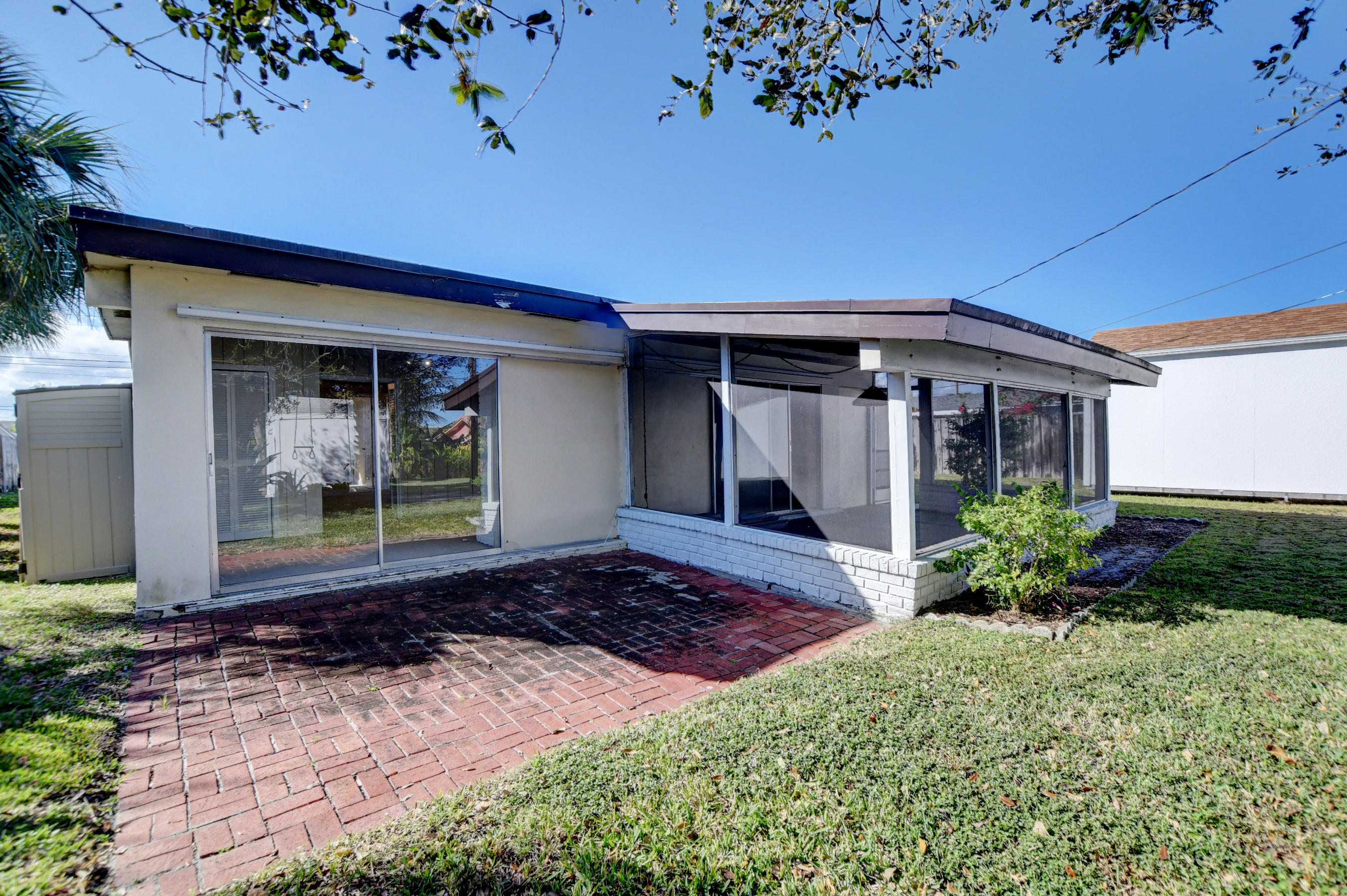 4554 Northeast 4th Avenue Boca Raton, FL 33431 - Photo 34 of 37 34_Paved bbq or picnic area