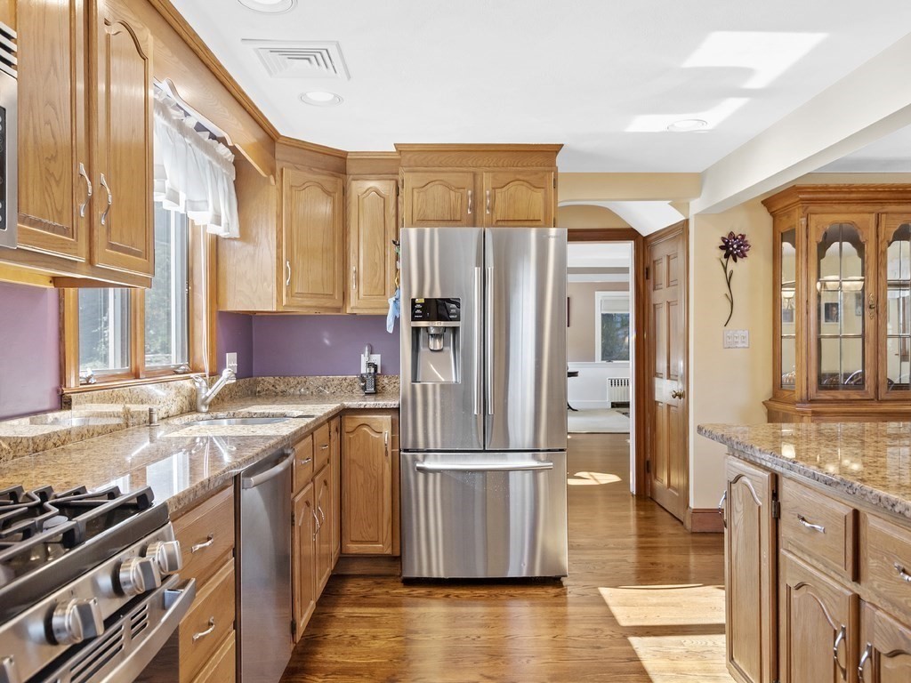 156 Virginia Road Waltham, MA 02453 - Photo 4 of 36