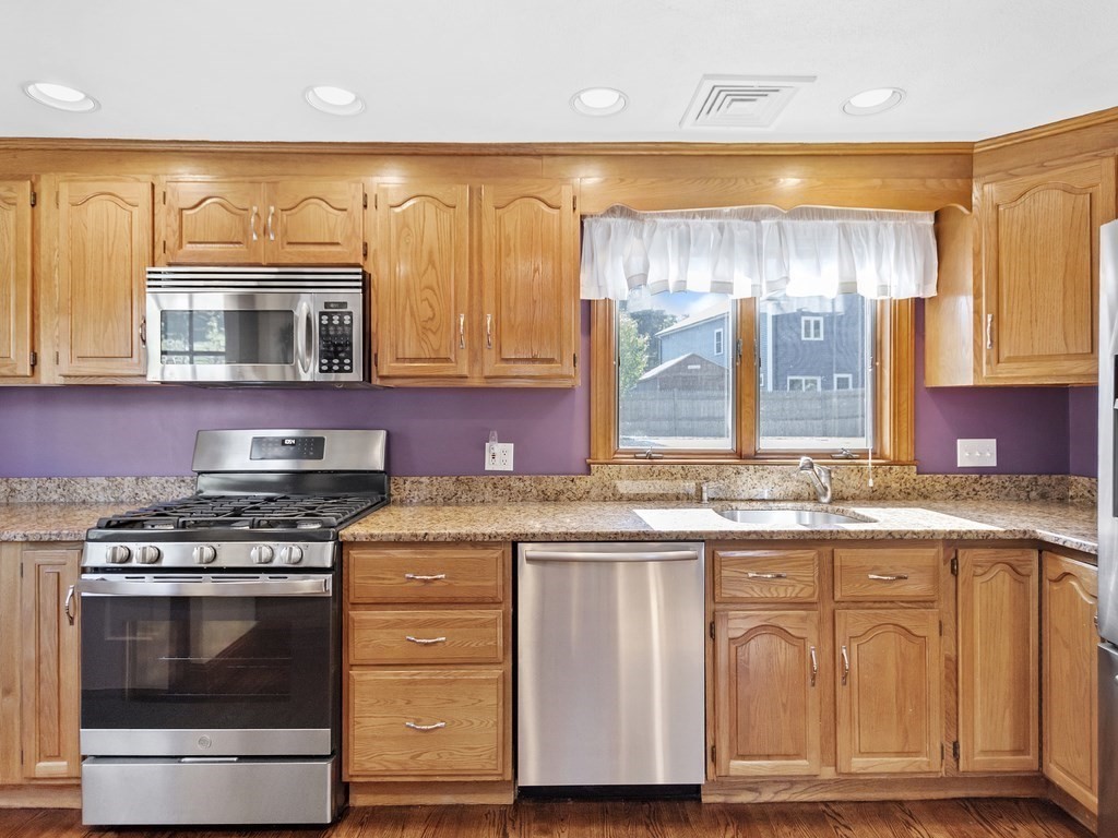 156 Virginia Road Waltham, MA 02453 - Photo 8 of 36