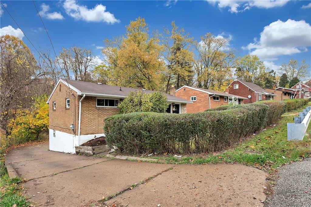 1307 Universal Road Pittsburgh, PA 15235 - Photo 2 of 23 Gallery Image 2