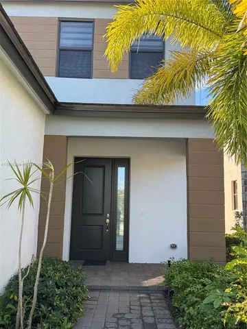 a view of entryway with a house