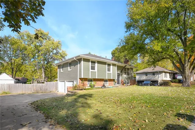 $287,900 | 512 South Washington Street, Raymore, MO 64083