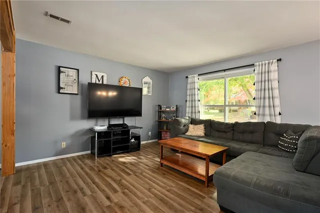 $287,900 | 512 South Washington Street, Raymore, MO 64083