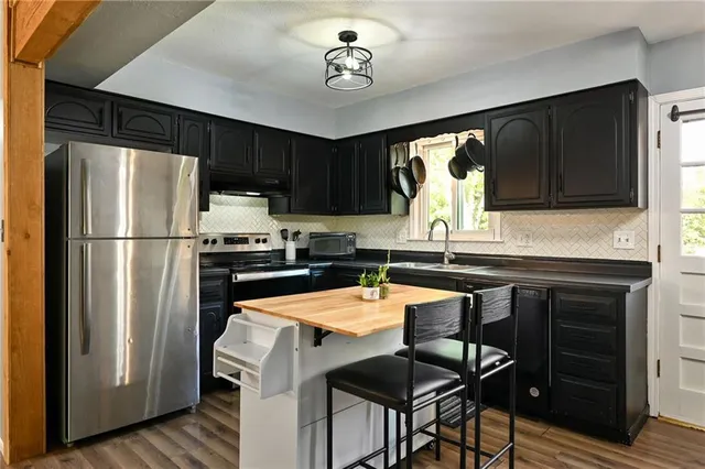 $287,900 | 512 South Washington Street, Raymore, MO 64083