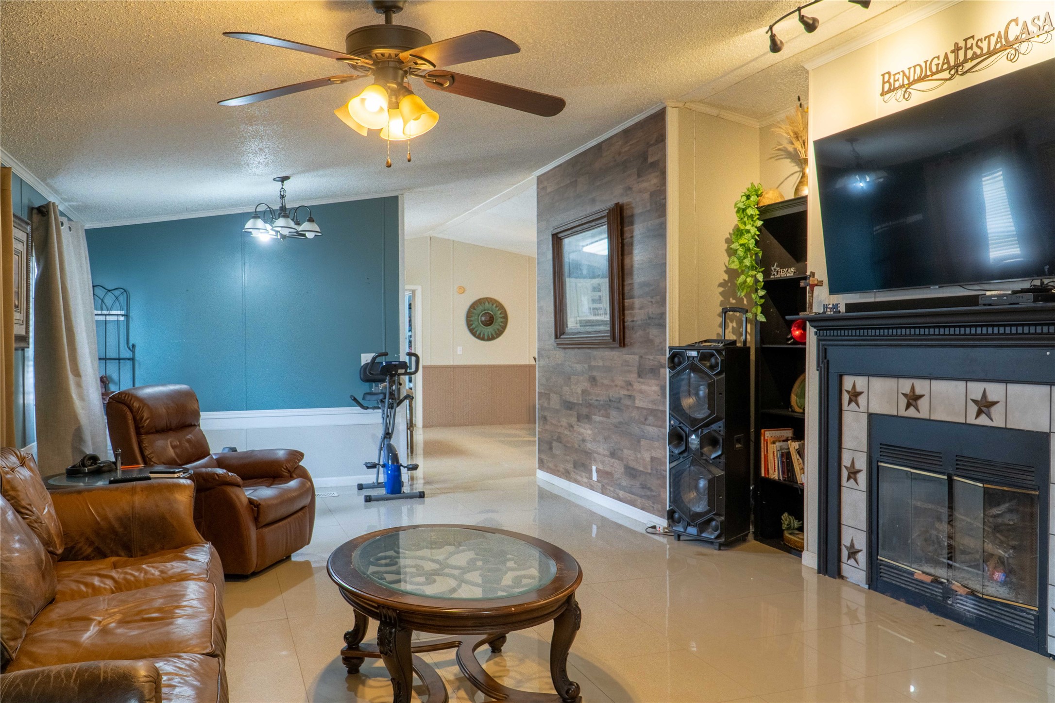7519 Silvermine Road Harwood, TX 78632 - Photo 6 of 20 a living room with furniture and a flat screen tv