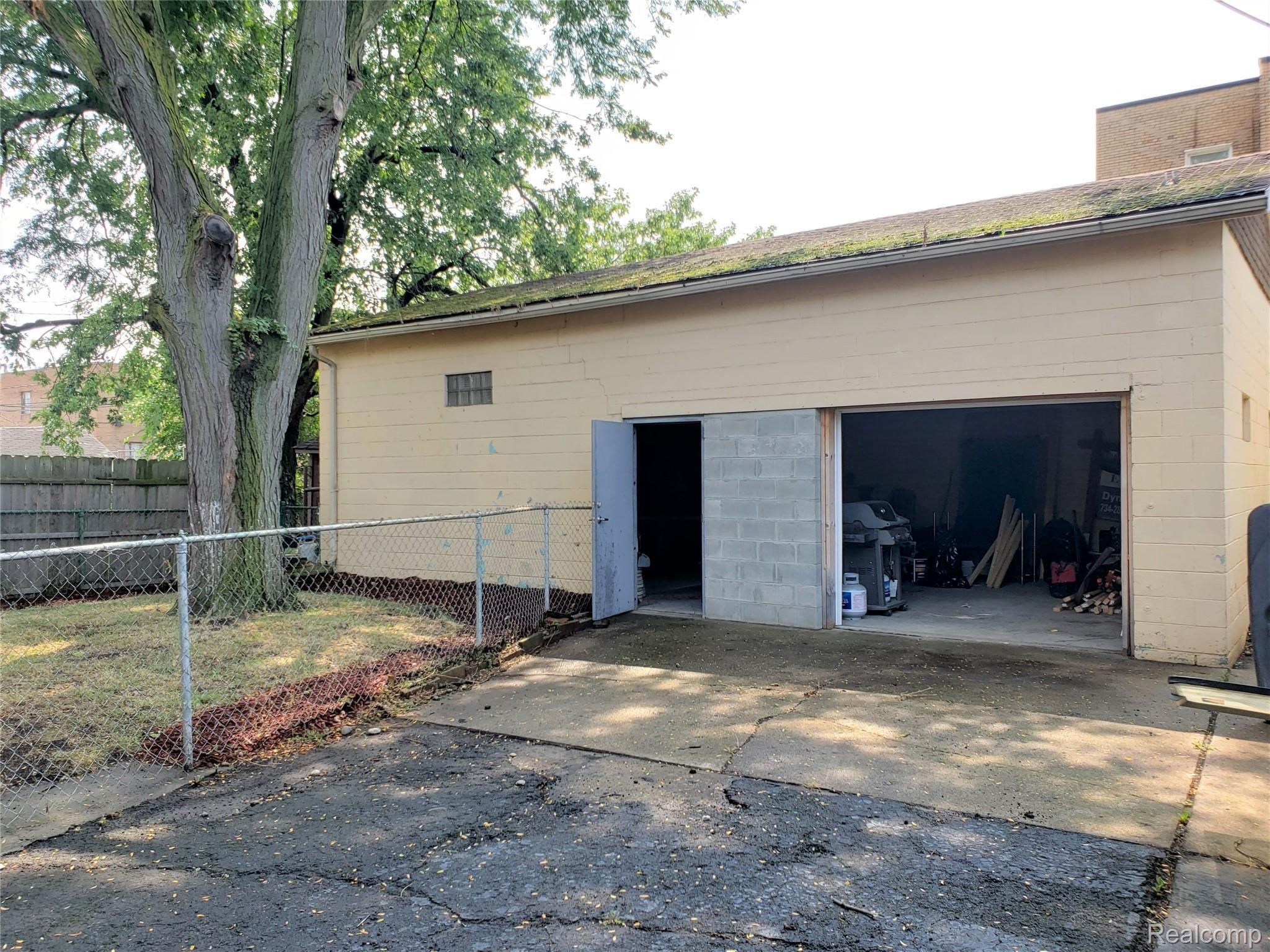 84 Chestnut Street River Rouge, MI 48218 - Photo 35 of 38 Garage_01.jpg