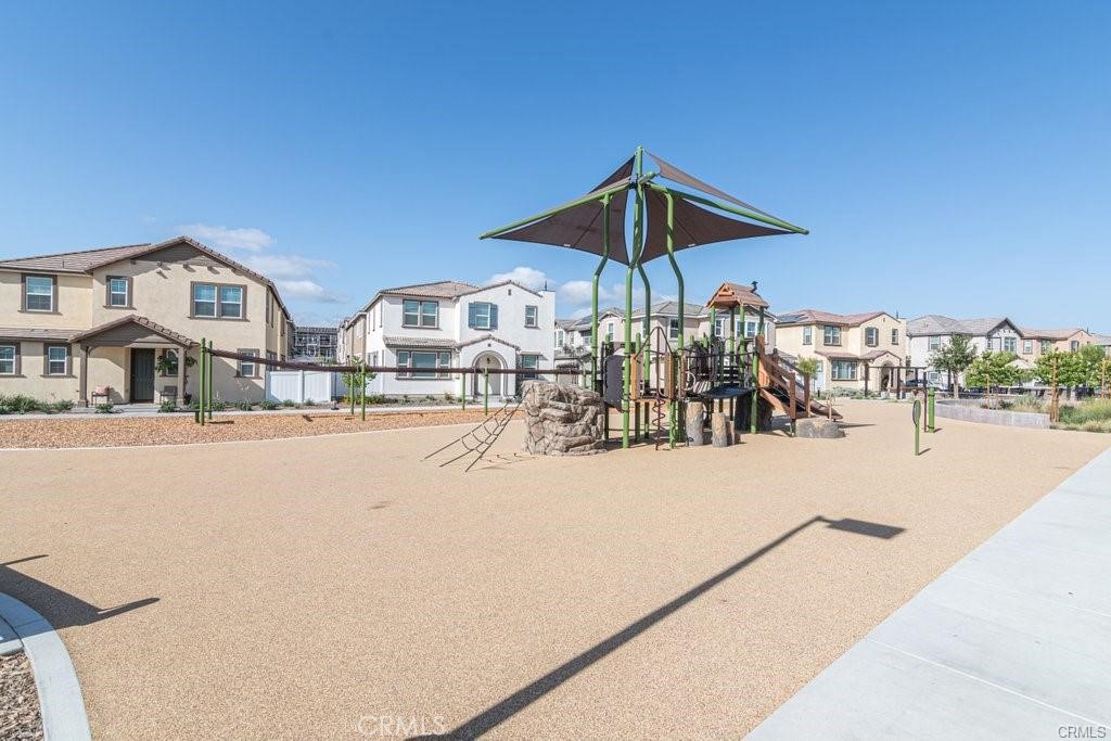 28267 Ashtree Street Temecula, CA 92591 - Photo 40 of 41 a view of street with seating area