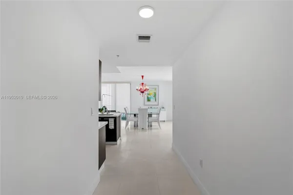 $5,600 | 90 Southwest 3rd Street, Unit 3609, Miami, FL 33130