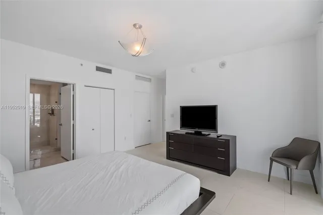 $5,900 | 90 Southwest 3rd Street, Unit 3609, Miami, FL 33130