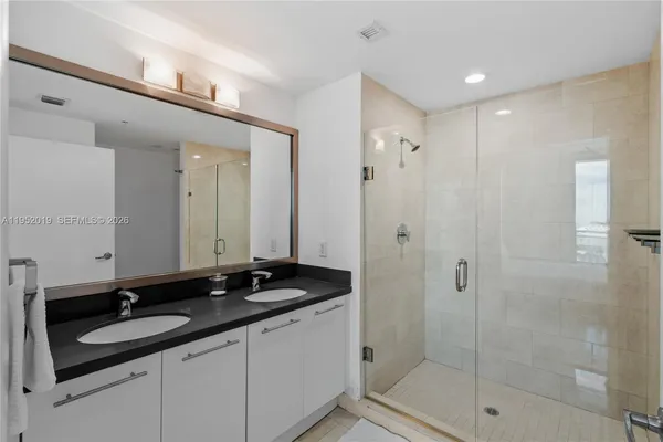 $5,600 | 90 Southwest 3rd Street, Unit 3609, Miami, FL 33130