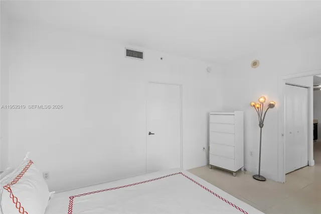 $5,900 | 90 Southwest 3rd Street, Unit 3609, Miami, FL 33130