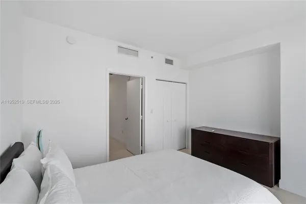 $5,600 | 90 Southwest 3rd Street, Unit 3609, Miami, FL 33130