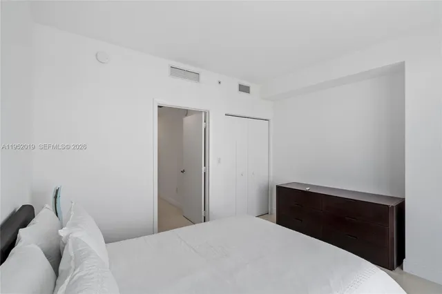 $5,900 | 90 Southwest 3rd Street, Unit 3609, Miami, FL 33130