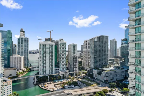 $5,600 | 90 Southwest 3rd Street, Unit 3609, Miami, FL 33130