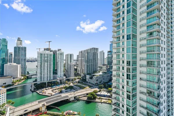 $5,600 | 90 Southwest 3rd Street, Unit 3609, Miami, FL 33130