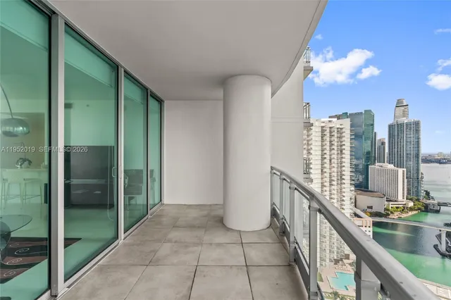 $5,900 | 90 Southwest 3rd Street, Unit 3609, Miami, FL 33130