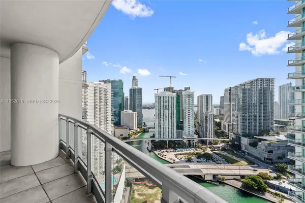 $5,600 | 90 Southwest 3rd Street, Unit 3609, Miami, FL 33130