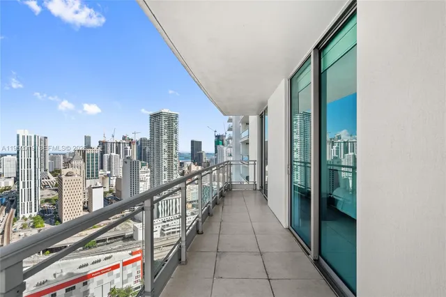 $5,900 | 90 Southwest 3rd Street, Unit 3609, Miami, FL 33130