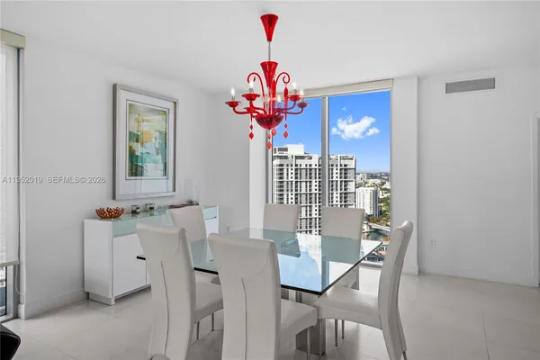 $5,600 | 90 Southwest 3rd Street, Unit 3609, Miami, FL 33130