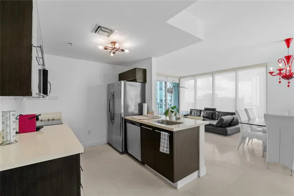 $5,600 | 90 Southwest 3rd Street, Unit 3609, Miami, FL 33130