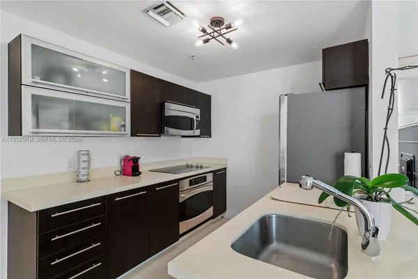 $5,600 | 90 Southwest 3rd Street, Unit 3609, Miami, FL 33130