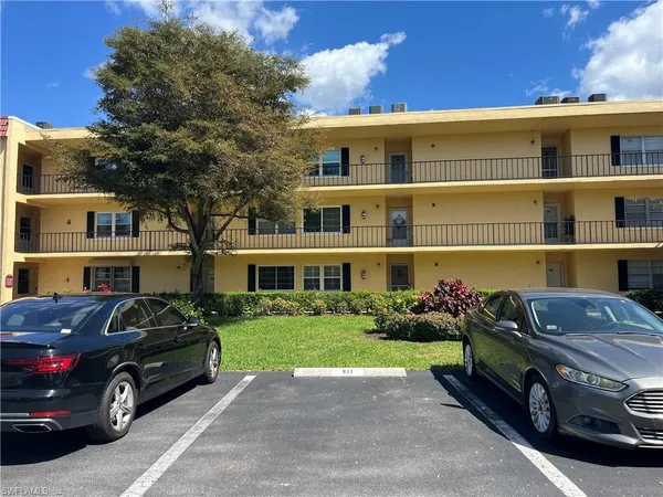 $2,000 | 1085 Forest Lakes Drive, Unit 8202, Naples, FL 34105