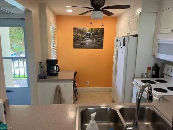 $2,000 | 1085 Forest Lakes Drive, Unit 8202, Naples, FL 34105