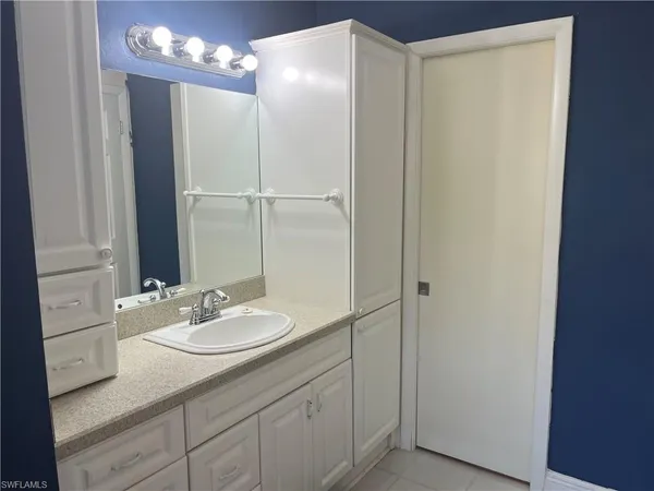 $2,000 | 1085 Forest Lakes Drive, Unit 8202, Naples, FL 34105