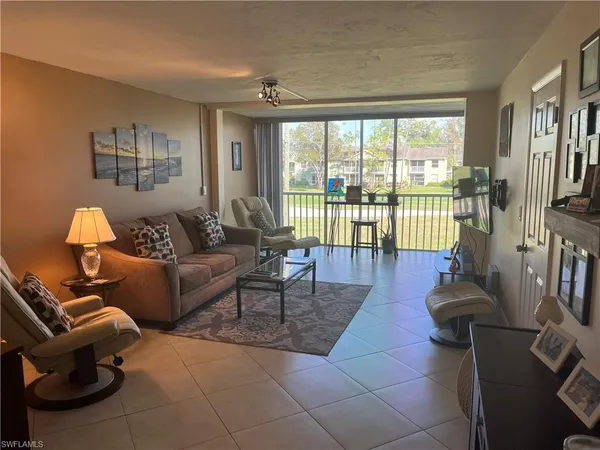 $2,000 | 1085 Forest Lakes Drive, Unit 8202, Naples, FL 34105