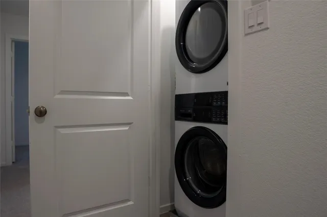 a close up view of a washer and dryer