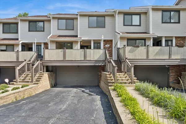 $479,000 | 3082 Antelope Springs Road, Northbrook, IL 60062