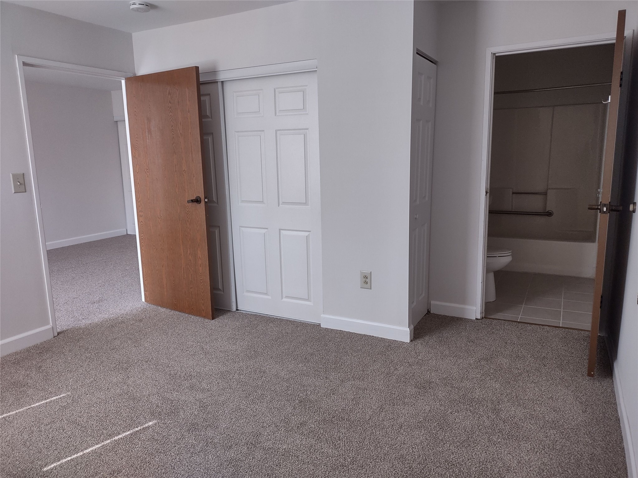 664 Town Bank Road Cape May, NJ 08204 - Photo 10 of 10 an empty room with closet