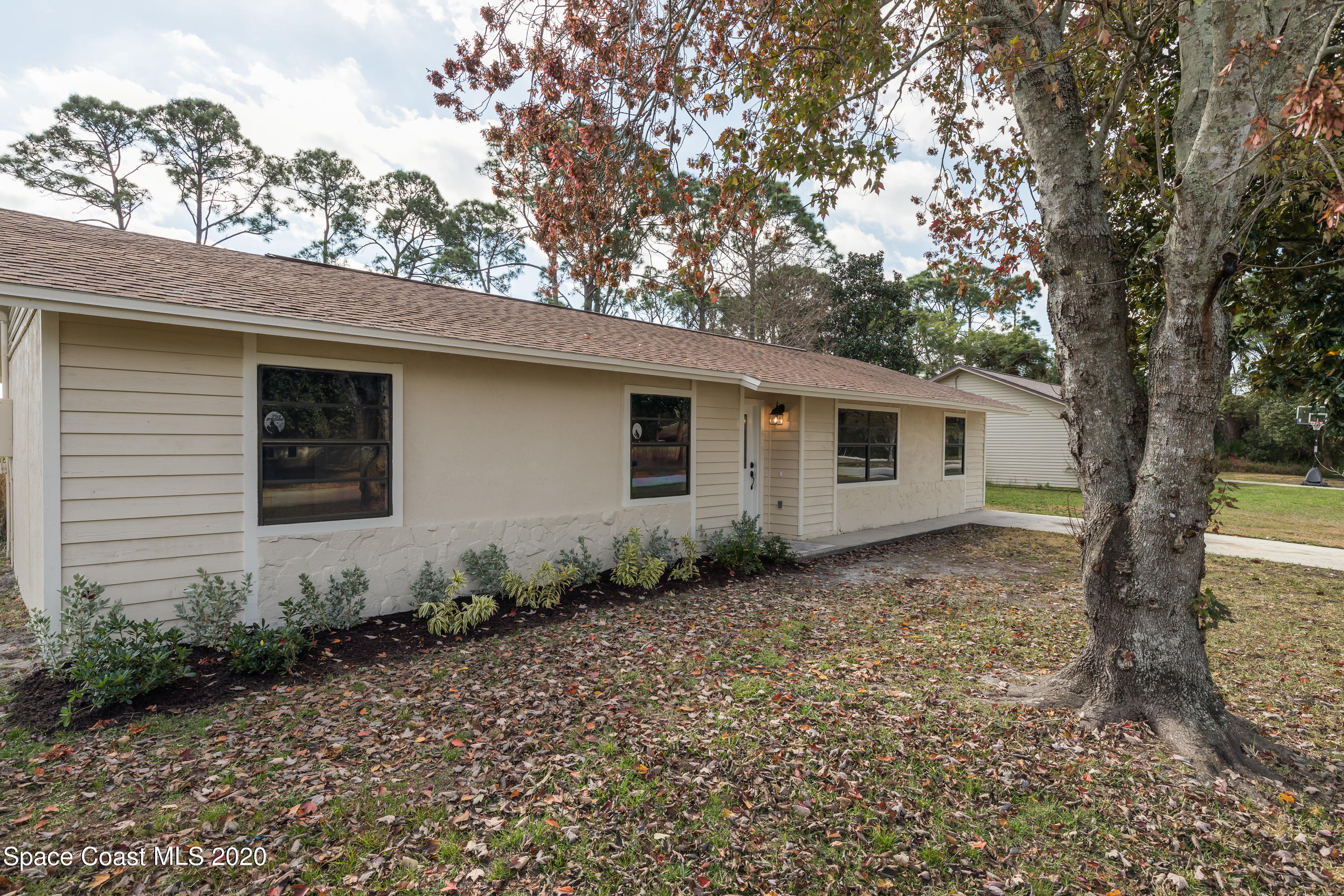 6387 Hudson Road Cocoa, FL 32927 - Photo 5 of 15 252A1742-Edit
