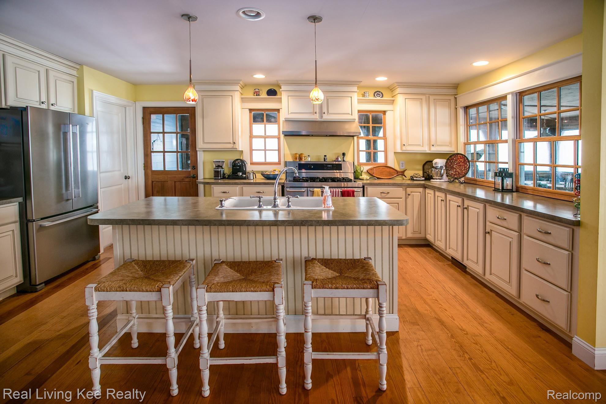 6654 Lakeshore Road North Palms, MI 48465 - Photo 17 of 74 EaglesNest017 (1).jpg