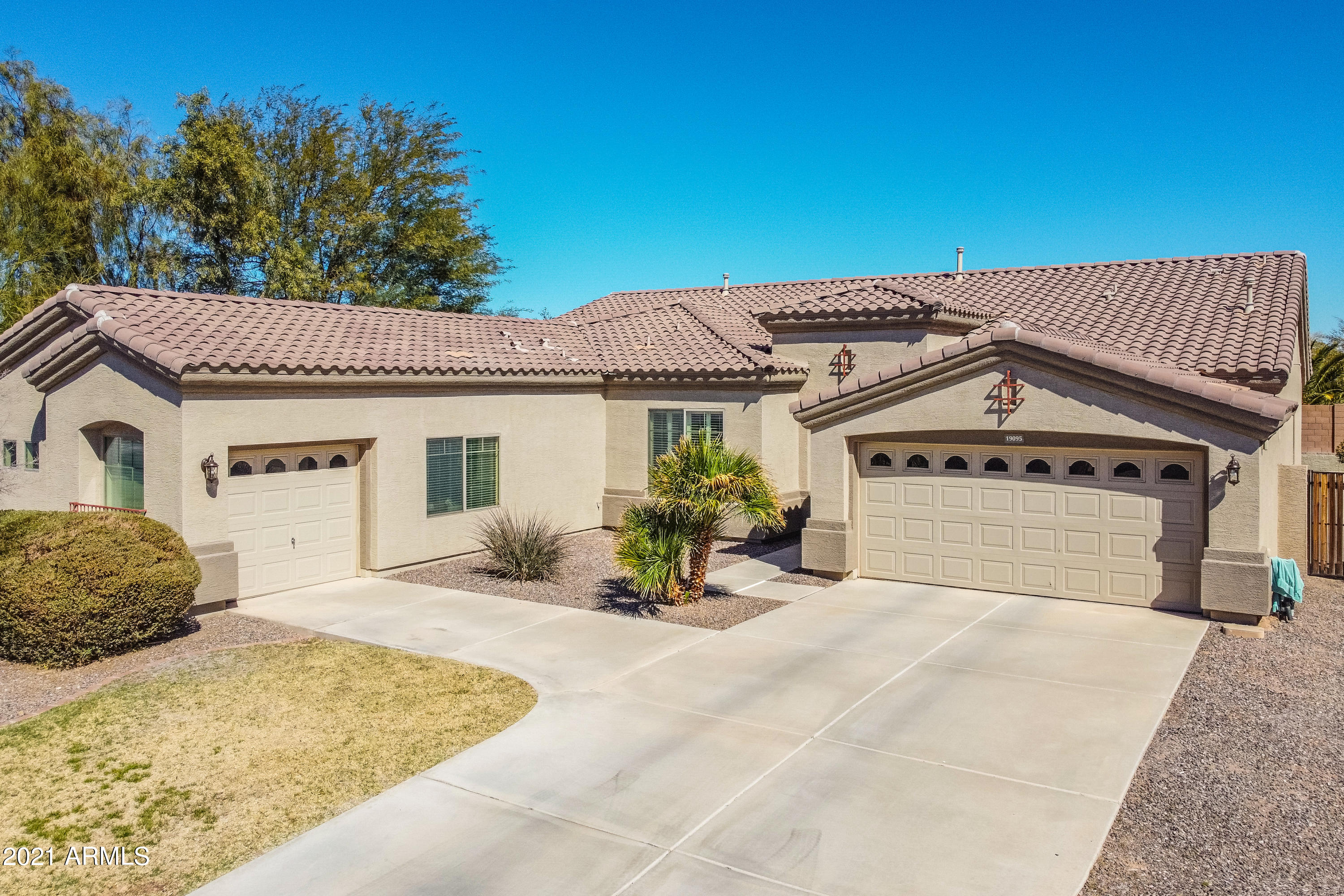 19095 North Stonegate Road Maricopa, AZ 85138 - Photo 1 of 43 01 Front