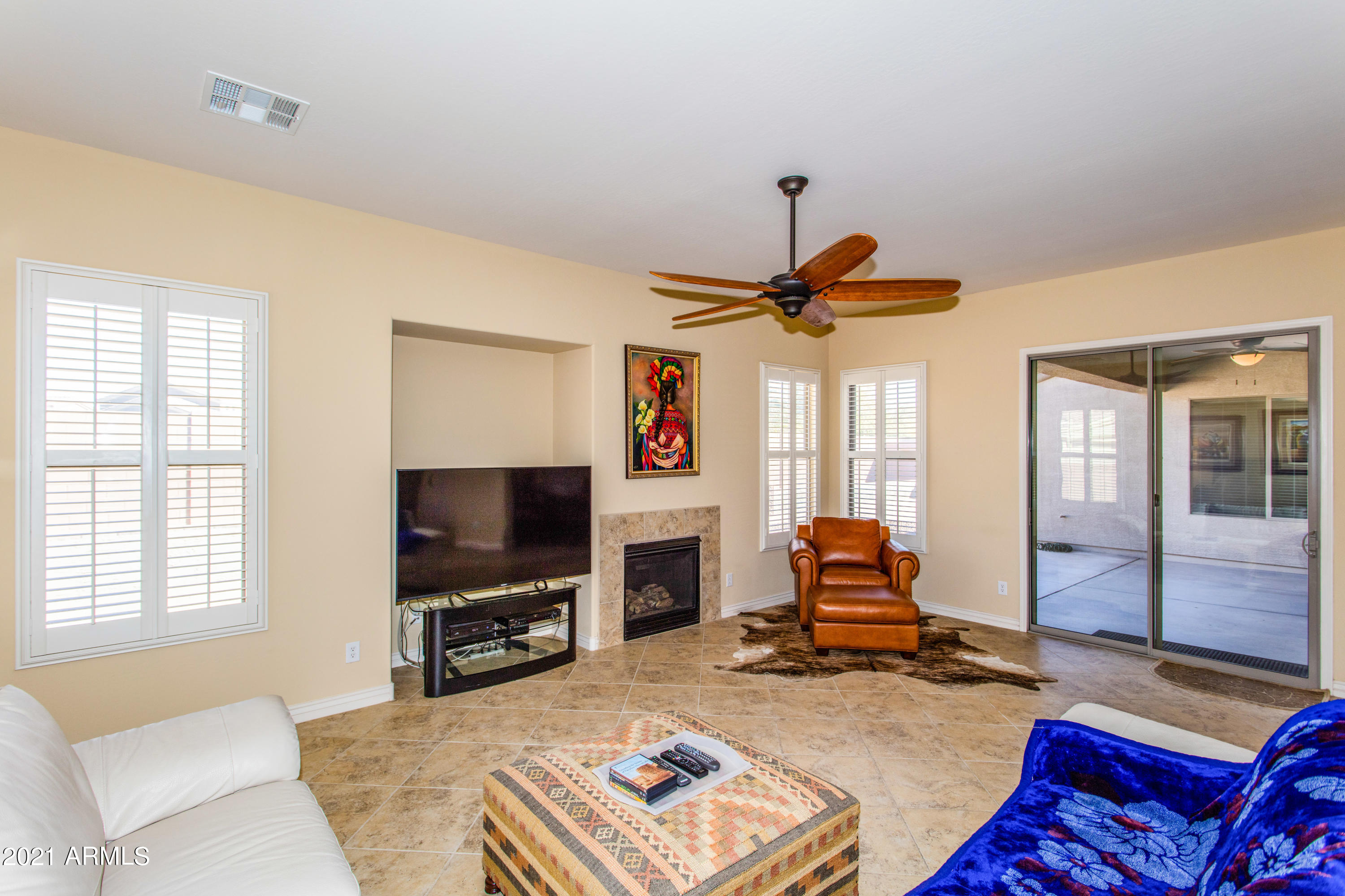 19095 North Stonegate Road Maricopa, AZ 85138 - Photo 13 of 43 13 Family Room