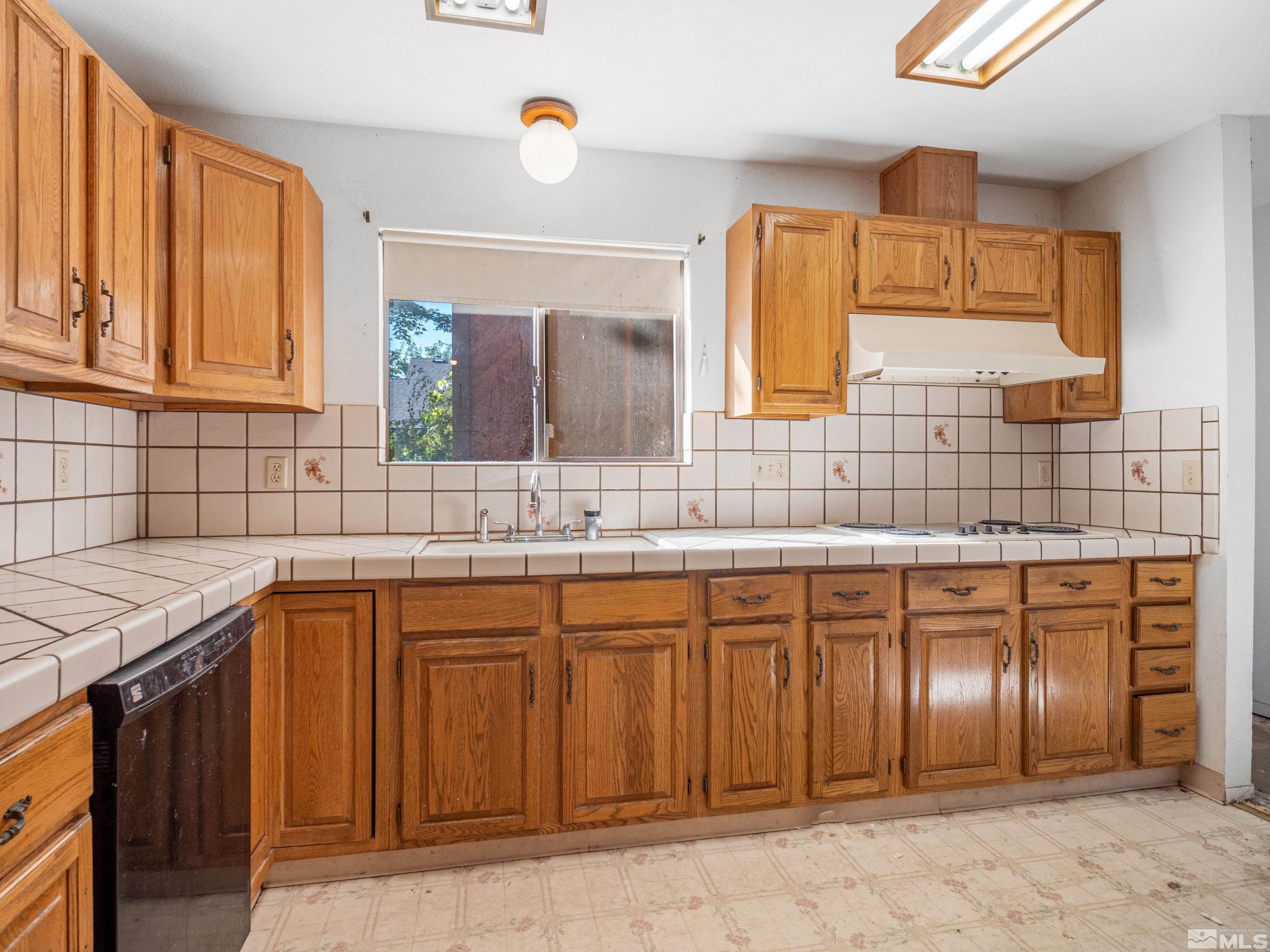 2875 Parkway Drive Reno, NV 89502 - Photo 11 of 40 Photo 11