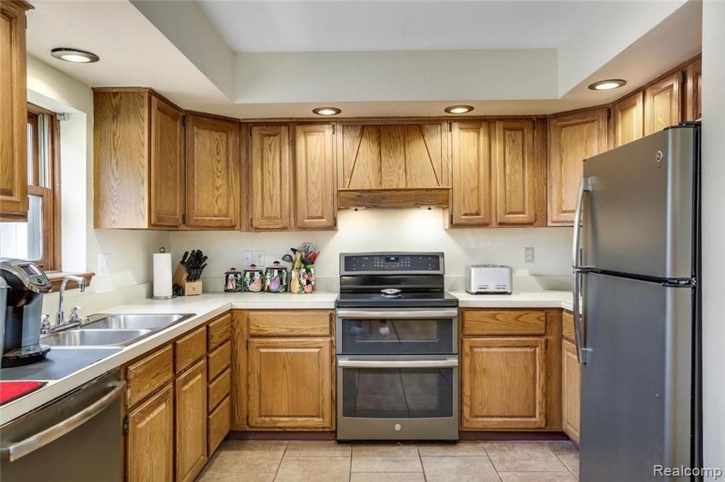 864 Creston Road Troy, MI 48085 - Photo 15 of 33