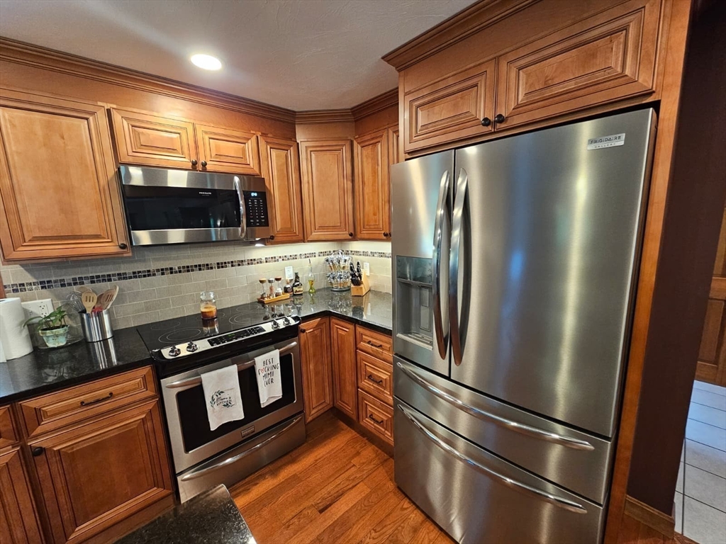 2 Center Hill Road Pembroke, MA 02359 - Photo 4 of 38