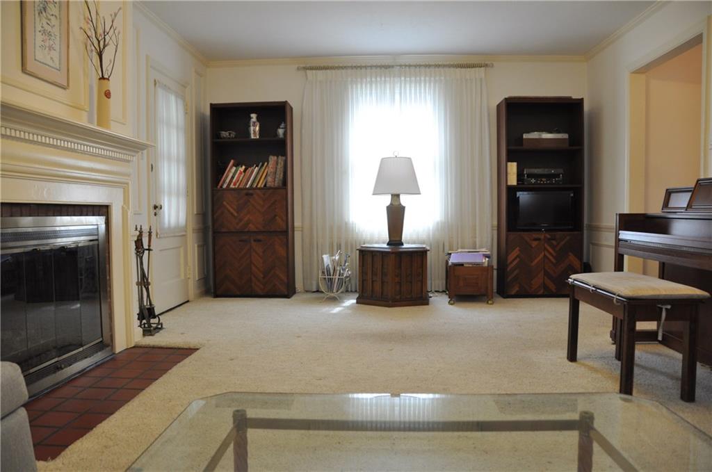 386 Arden Road Mt. Lebanon, PA 15216 - Photo 4 of 24 Living Room