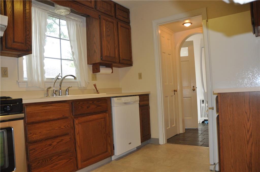 386 Arden Road Mt. Lebanon, PA 15216 - Photo 10 of 24 Gallery Image 10