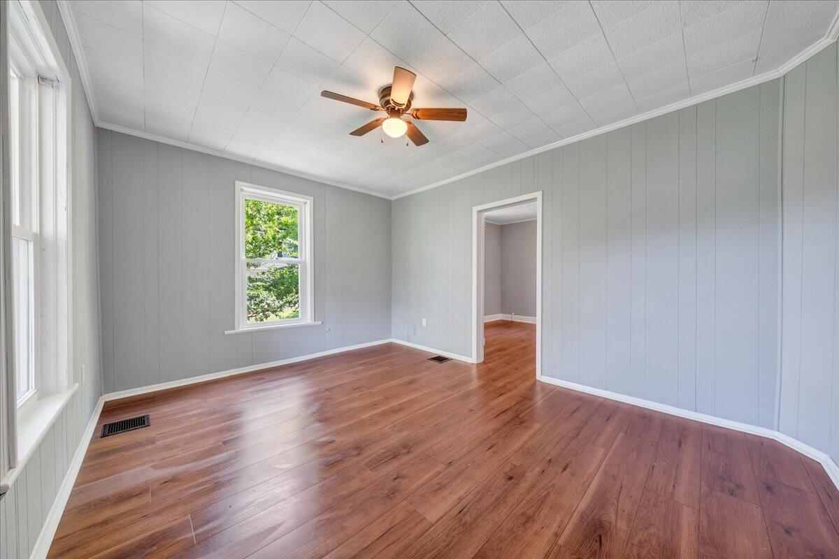 4331 Yellow Mountain Road Roanoke, VA 24014 - Photo 4 of 32 04-MIB01685