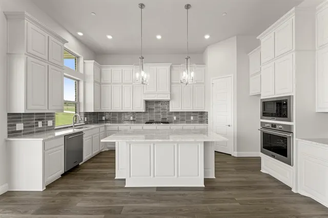 $899,979 | 403 Spoonbill Road, Sunnyvale, TX 75182