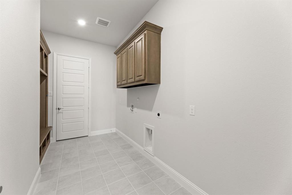 403 Spoonbill Road Sunnyvale, TX 75182 - Photo 19 of 34 a view of hallway with cabinets