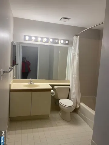 $2,999 | 1478 Westgate Drive, Fort Lee, NJ 07024