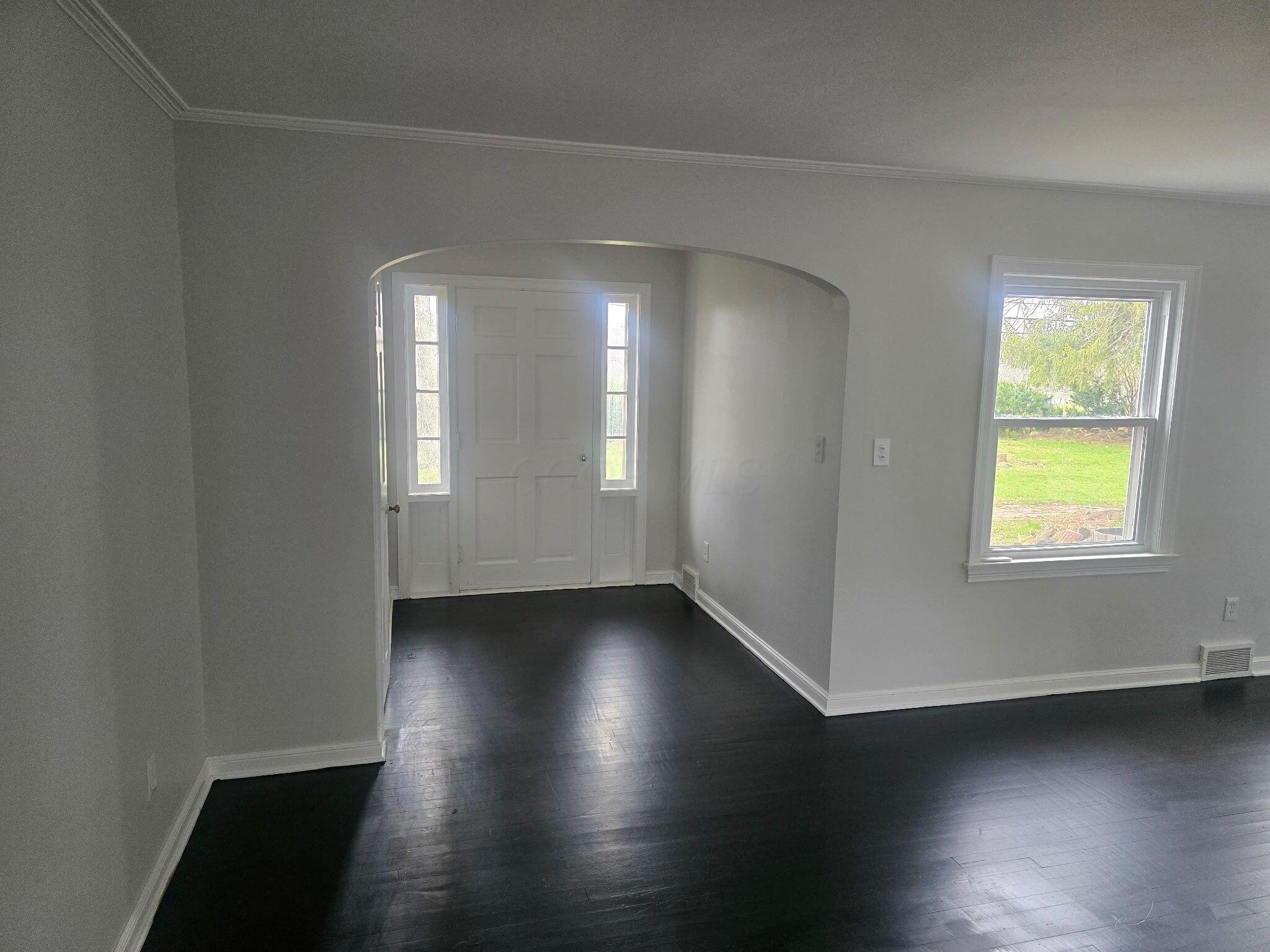3950 Riverside Drive Columbus, OH 43220 - Photo 12 of 39 Foyer Area