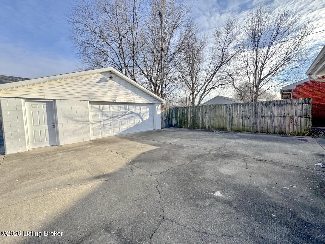 244 Blossom Road Louisville, KY 40229 - Photo 35 of 45 35