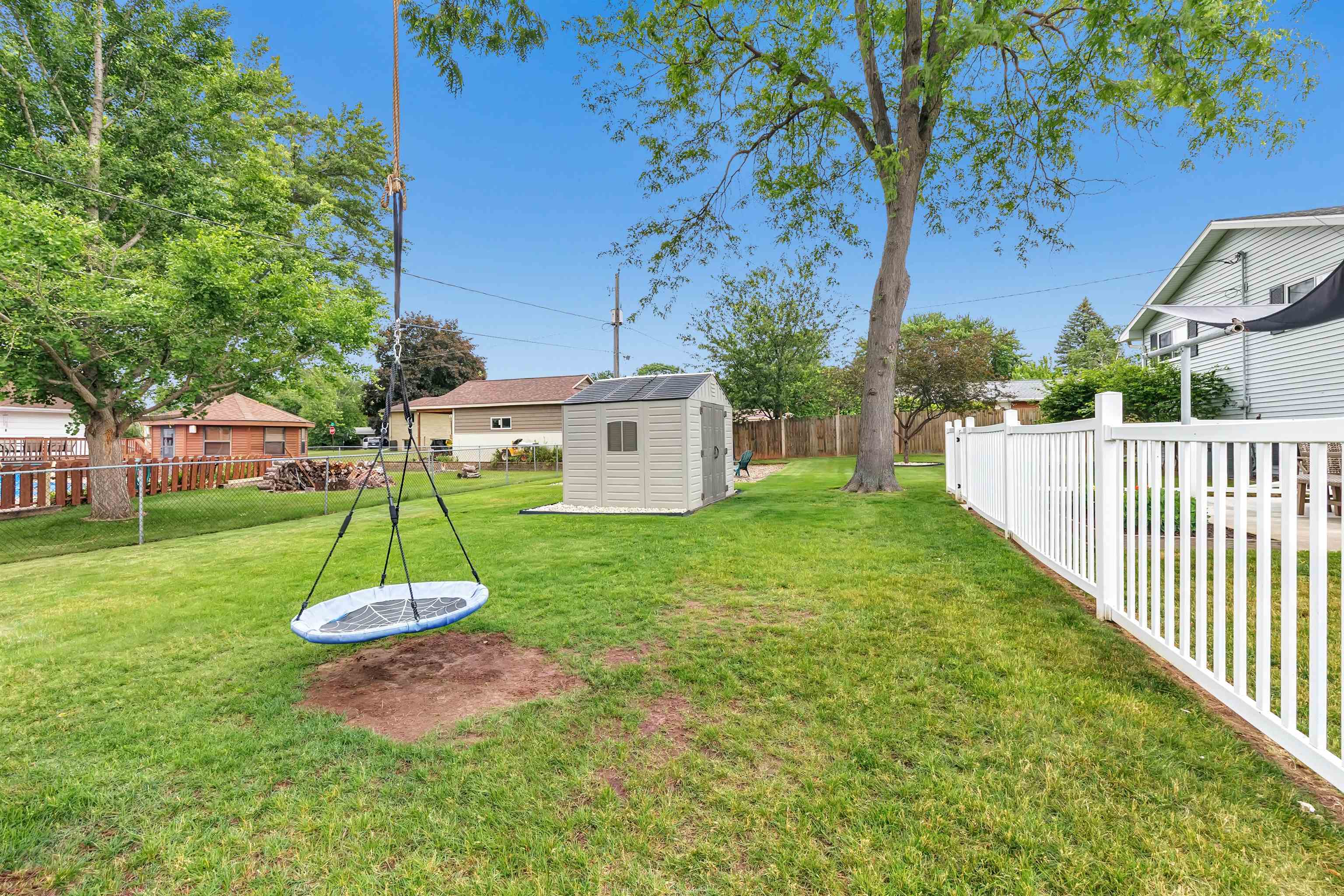 2400 South Ridge Road Green Bay, WI 54304 - Photo 5 of 52