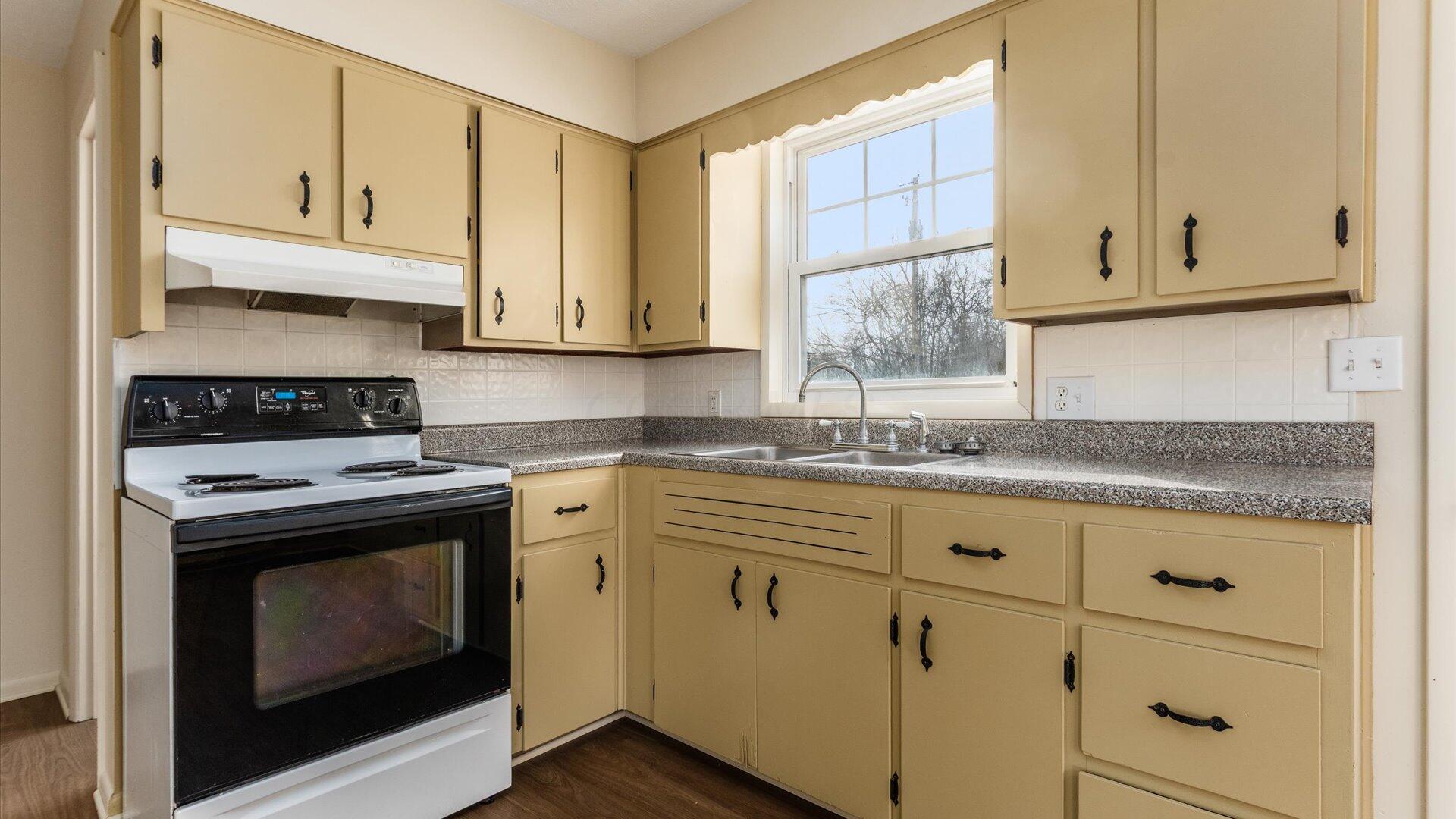 6295 Dresden Road Zanesville, OH 43701 - Photo 7 of 43 08-zj 6295 Dresden Rd006